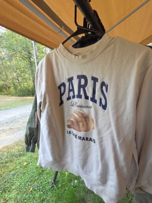 Beige "PARIS" Sweatshirt